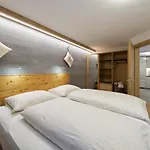 Aparthotel Grischuna 4*