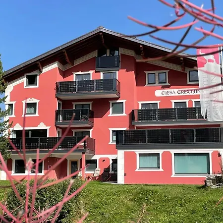 Aparthotel Grischuna 4*