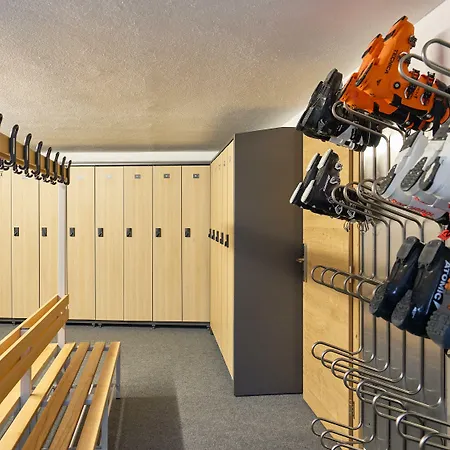 Apartmanhotel Grischuna 4*