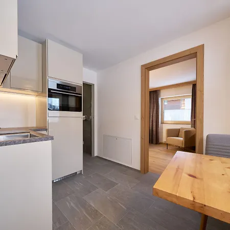 Grischuna Apartmanhotel 4*