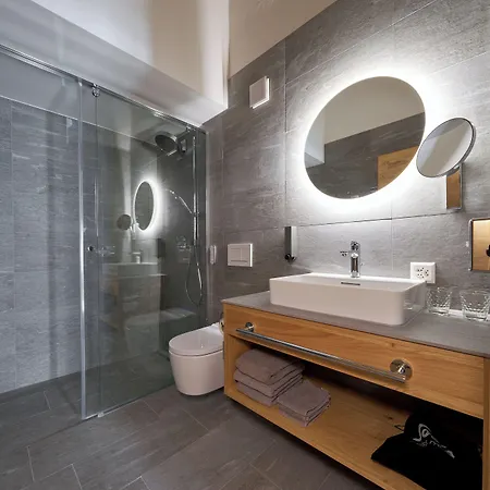 Apartmanhotel Grischuna 4*