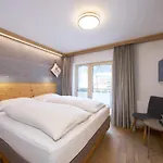 Grischuna Lejlighedshotel 4*