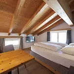 Grischuna Lejlighedshotel 4*