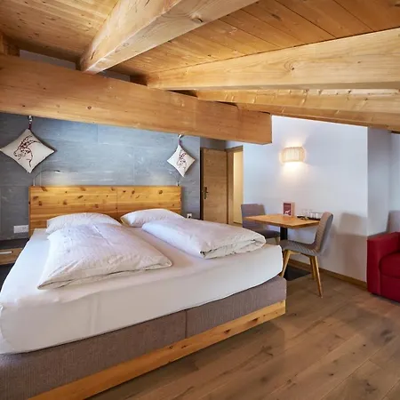 Grischuna 4* זאמנאון