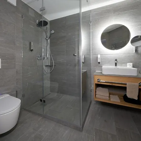 Grischuna מלון דירות 4*