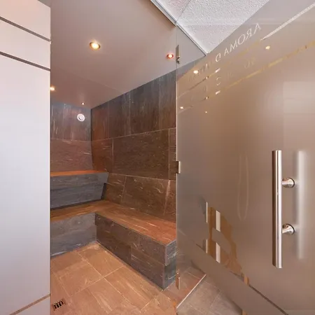 מלון דירות Grischuna 4*