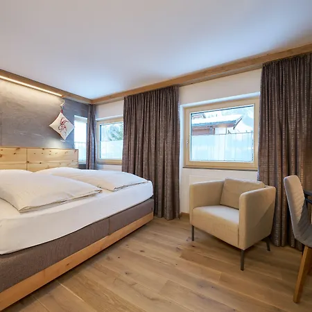 מלון דירות Grischuna 4*