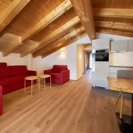 Grischuna מלון דירות 4*